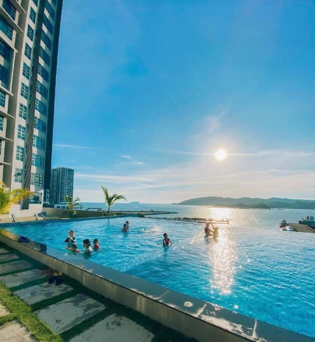 Sea&Pool View Stunning Homestay, Wifi, Netflix Near Malls, Jetty, Convenient Stores Kota Kinabalu Exterior photo